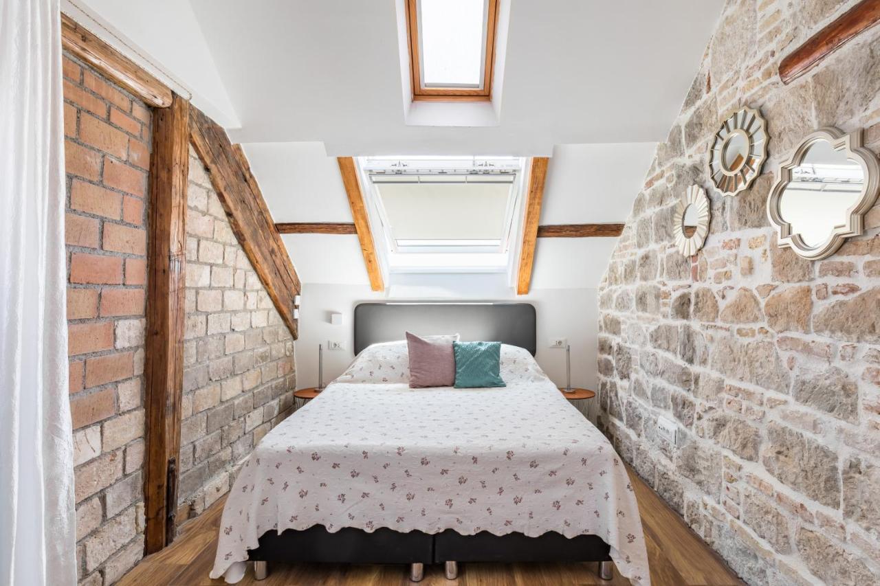 Petrova Attic * Split